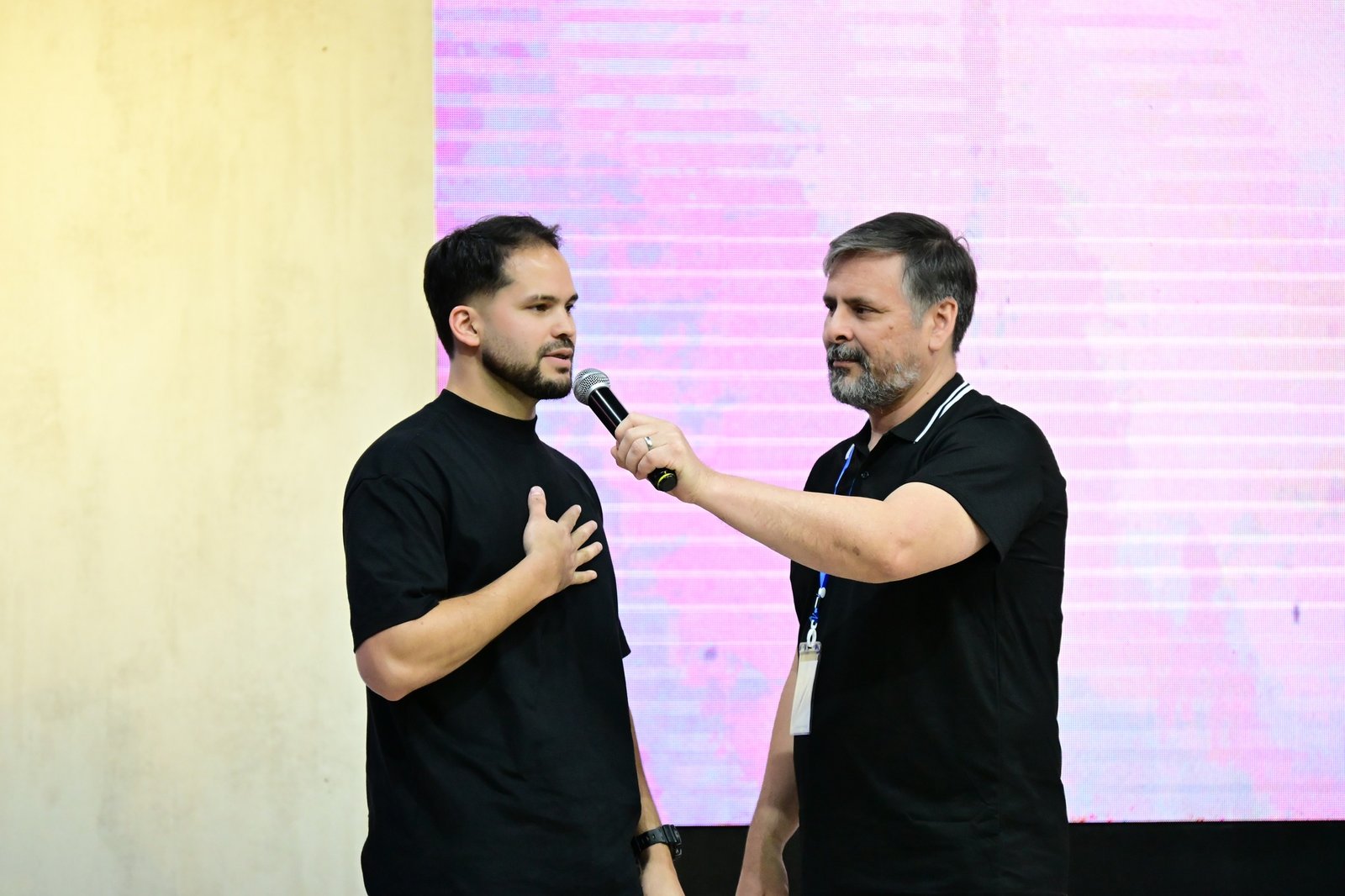 Testimonio: Dios transformó a Rodrigo en una reunión de 